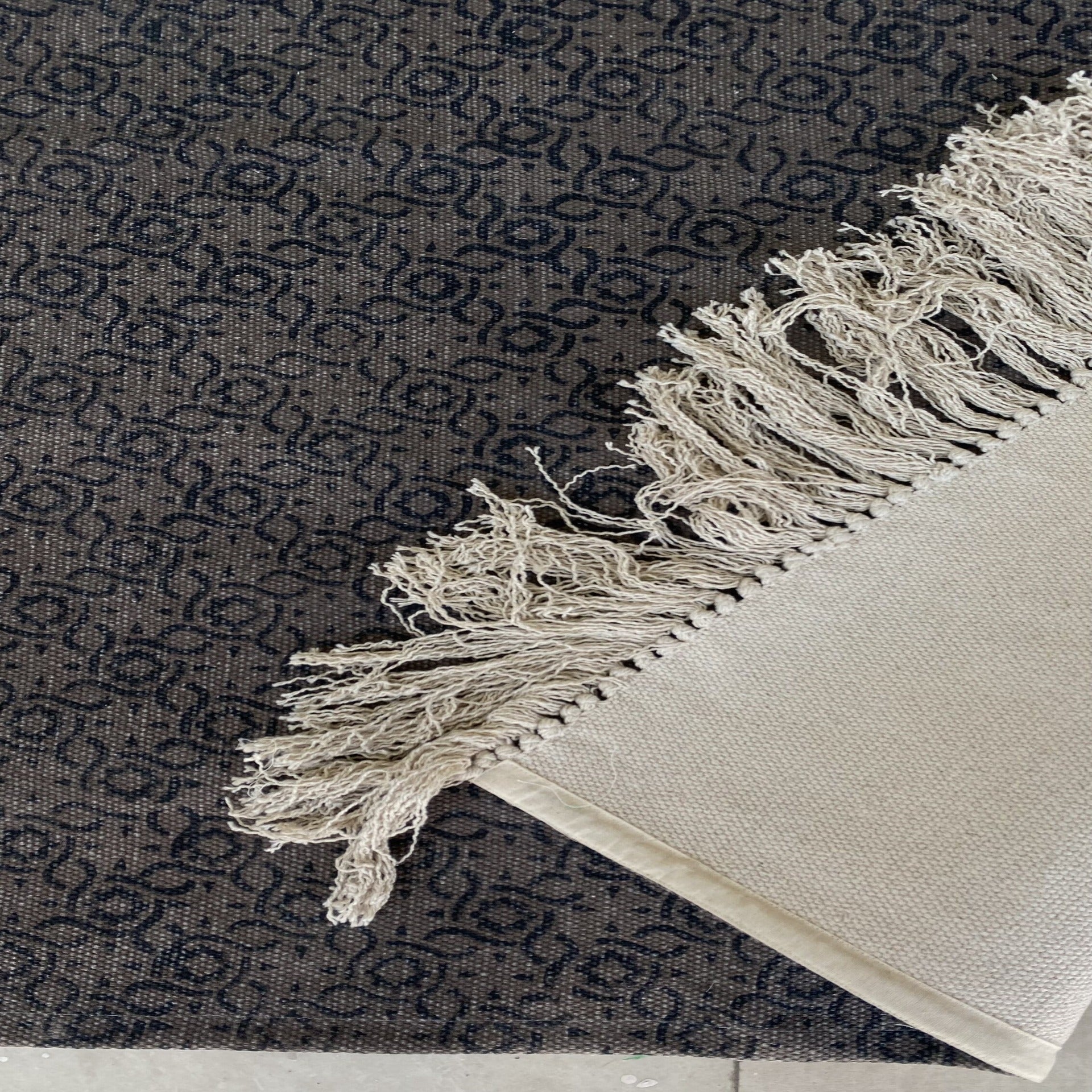 Handmade Silver falls Rug